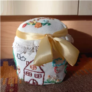 جاسوزنی با گلدوزی دست