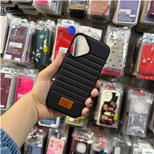 گارد IP17NORMAL آیفون مدل کربنی رنگ مشکی