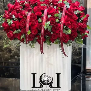 باکس گل رز قرمز BL157