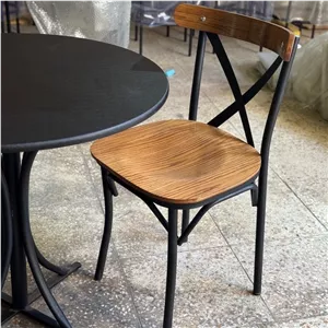 صندلی لهستانی طراحی کلاسیک و کاربردی