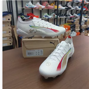 کفش فوتبال چمن پوما اولتراPuma Ultra 5 Ultimate FG کتونی استوک دار پوما اولترا 5 مسترکوالیتی کلاس A++