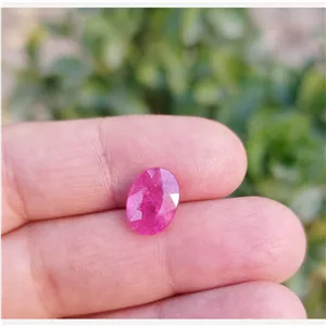 سنگ یاقوت سرخ روبی طبیعی تراش جواهری بیضی خوشرنگ و زیبا