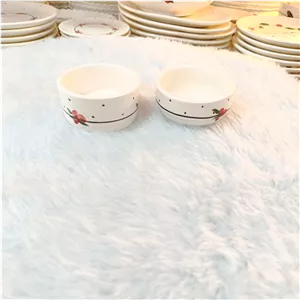 ماست خوری طرح خال خالی گل قرمز