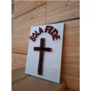 تابلو میخ و نخ مدل Sola Fide