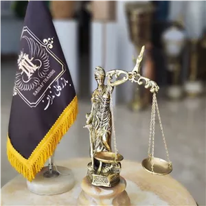 مجسمه ترازو عدالت برنجی پایه سنگی