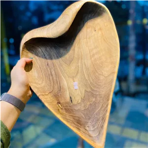 مزه خوری یک تیکه چوب گردو 