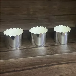 کاغذ کاپ کیک لیزری نقره ای،قطر بالا7،قطر کف 6،عمق5 سانت،قیمت بک عدد میباشد