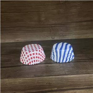کپسول کاغذی طرح دار،قطر بالا6 و نیم،قطر کف 5،عمق 3 و نیم،هر مجموعه شامل 15عدد کپسول میباشد،قیمت یک مجموعه میباشد