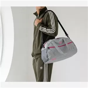 ساک ورزشی پارچه ای بند دار سه جیب ابعاد 45 در 25 در 15 سانتیمتر