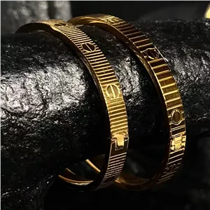 دستبند النگویی و بنگل زنانه و دخترانه استیل طرح خطی حک شده کارتیر رنگ ثابت کد etk (پس کرایه)
