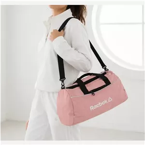 ساک ورزشی پارچه ای ابعاد 45 در 25 در 15 سانتیمتر با بند بلند و زیپ