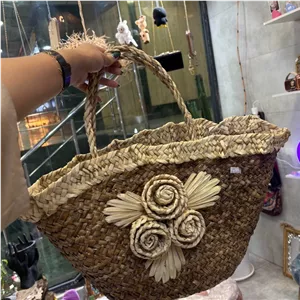 زنبیل بزرگ حصیری گلدار