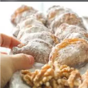 قطاب سنتی تازه و خوشعطر با مغز گردو آمادهشده با عشق