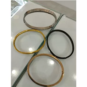 دستبند النگویی کارتیه بیضی