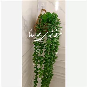 آویز گلدان رافیا با گل شمشاد 