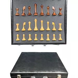 مهره شطرنج چوبی با کیف چرمی طرح روسی براق گردویی کد 10500