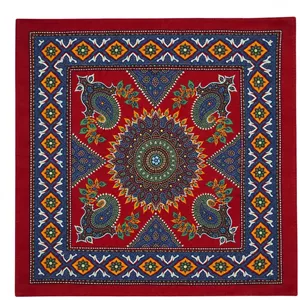 رومیزی سنتی طرح پته قرمز 