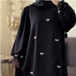عبای جواهر دوزی دُرّیارجه جت بلک با سنگ اتریشی و آستین پفدار دانتل مناسب مهمانی زنانه سایز 38 تا 48 مشکی