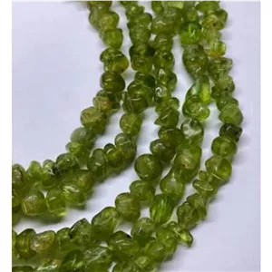مهره زبرجد چیپسی طبیعی ، مهره زبرجد شفاف ، مهره زبرجد مناسب ساخت زیور آلات سنگی و تسبیح ، زبرجد نامنظم چیپسی
