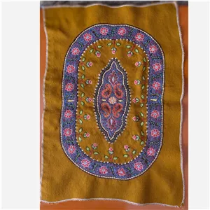 رومیزی عسلی کوچک. پته دوزی 