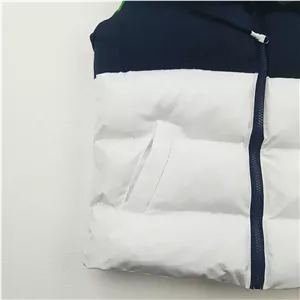 پافر پسرانه GAP سفید شمعی سه رنگ جیب دار