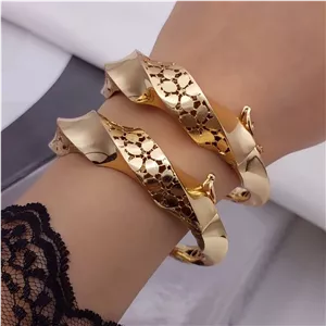 النگو فیوژن زنانه طلاروس اصل رنگ ثابت با قفل مدل طلا و کپی برابر اصل طلا 