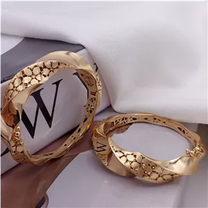 النگو فیوژن زنانه طلاروس اصل رنگ ثابت با قفل مدل طلا و کپی برابر اصل طلا 