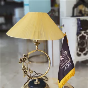 آباژور برنجی رومیزی مدل ساویز با آبکاری فورتیک طلا