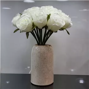 خرید دسته گل رز کاملیا 12 شاخههدیهای لوکس و ماندگار
