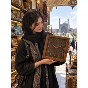 ساعت دیواری کلاسیک چوب روسی در همه سایز