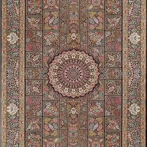 فرش شاهرخ 1700 شانه ابریشمی طرح خشتی افرا زمینه سورمهای فرش لوکس کاشان