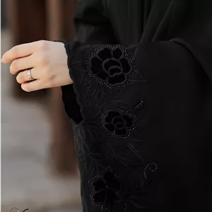 چادر ساغرمخمل فلورانس، نخ تمام ابریشم آلمانی و نگین اتریشی