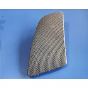 قاب تیوتر روی سینه جلوی شیشه پارس و 405به رنگ مشکی و کرم سمت چپ 