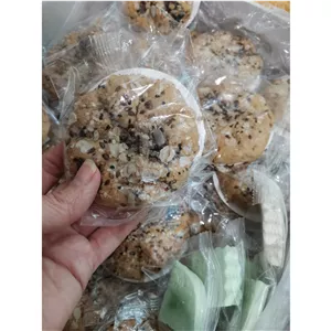 کلوچه کلمپه خرمایی با تزیین مغز و جوپرک