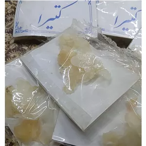صمغ کتیرا صدفی بسته 10 گرمی