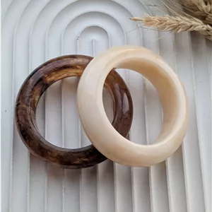 النگو رزینی زنانه مدل پهن