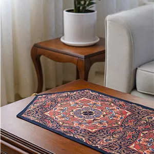 رانر گوشه مثلثی طرح مارال علیبیگ