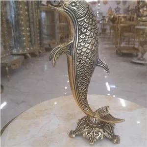 دلفین روی پایه برنجی
