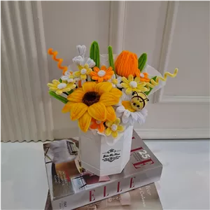 باکس گل جاودانه زنبوری