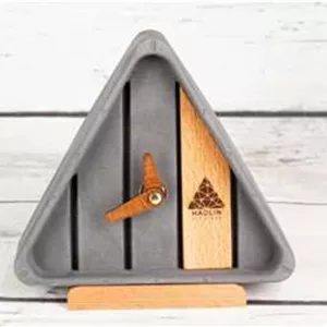 ساعت رومیزی تبلیغاتی طرح مثلث با حکاکی اختصاصی  کد0593
