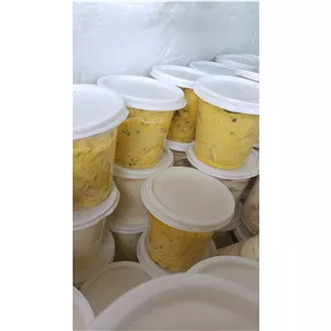 بستنی سنتی زعفرونی با مغز گردو و تکه های خامه