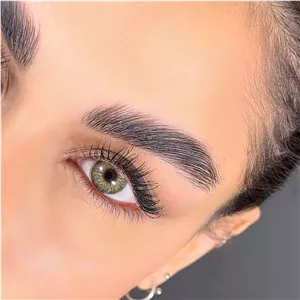 لنز ایفوریا اما سبزعسلی دوردار