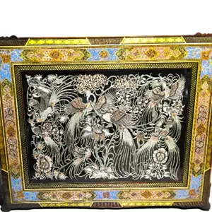 تابلو قلم‌زنی مس امضادار با قاب خاتم صلیبی 95×75شناسنامه اصالت 