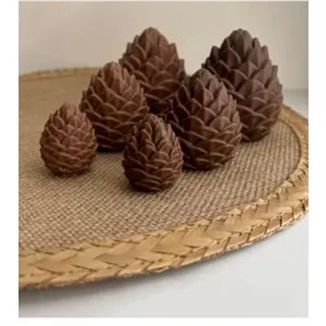 میوه کاج در دوسایز 8و6 سانت خام و رنگ شده موجوده