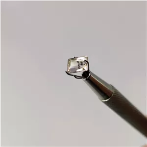 نگین سنگ آمیترین معدنی و طبیعی کشور برزیل (مرز غیر واضح)