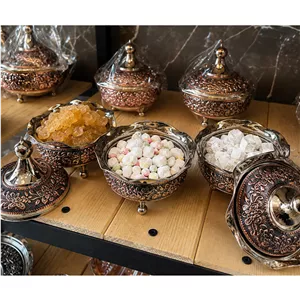 قندان مسی سه پایه طرح گل یاس کروم تراش..