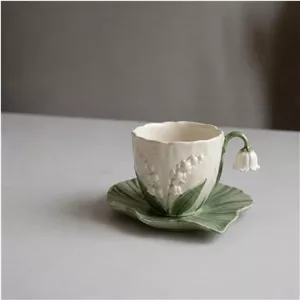 فنجان و نعلبکی شاپرک