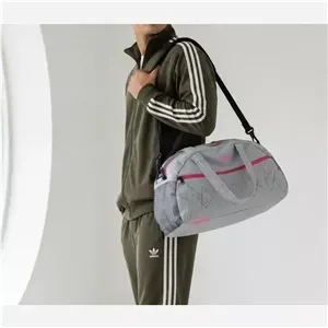 ساک ورزشی پارچه ای بند دار سه جیب ابعاد 45 در 25 در 15 سانتیمتر