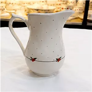 پارچ آب طرح خالخالی گل قرمز
