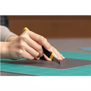 کاتر کوچک الفا مدل OLFA A-2 با دسته مخصوص ضد عرق مدل 1